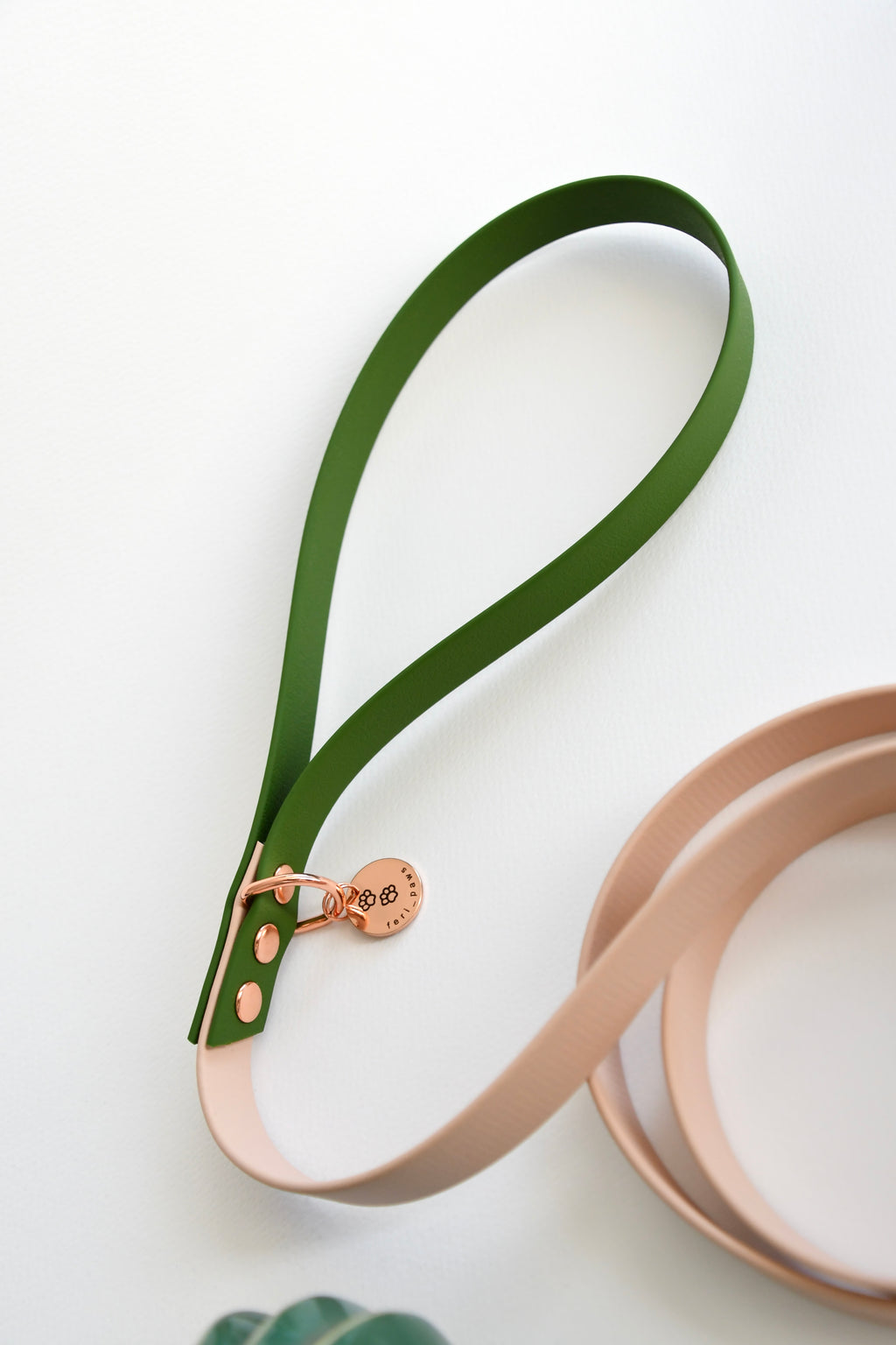SLIP LEAD tan and olive biothane
